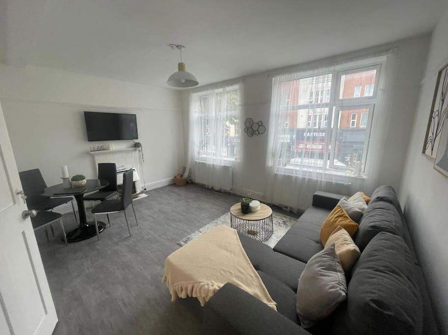 Charming 2 Bed Flat On Tower Bridge Apartment ลอนดอน ภายนอก รูปภาพ